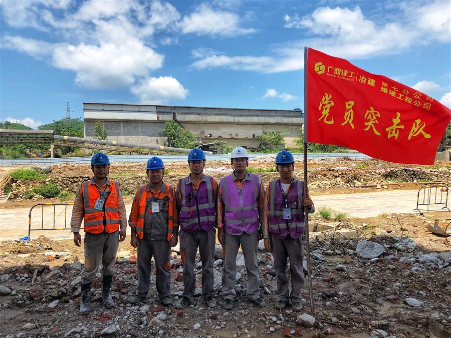 医生掀开奶罩边躁边狠狠躁视频