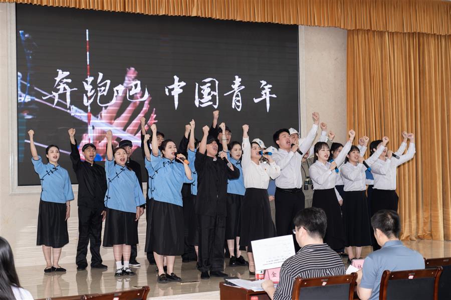 医生掀开奶罩边躁边狠狠躁视频