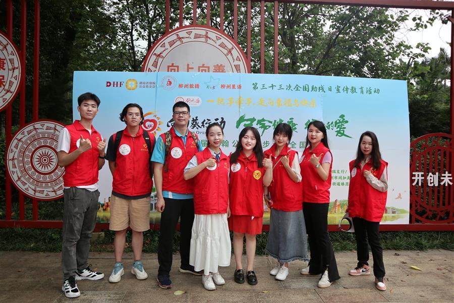 医生掀开奶罩边躁边狠狠躁视频