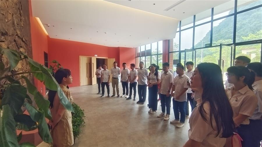 医生掀开奶罩边躁边狠狠躁视频