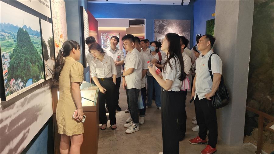 医生掀开奶罩边躁边狠狠躁视频