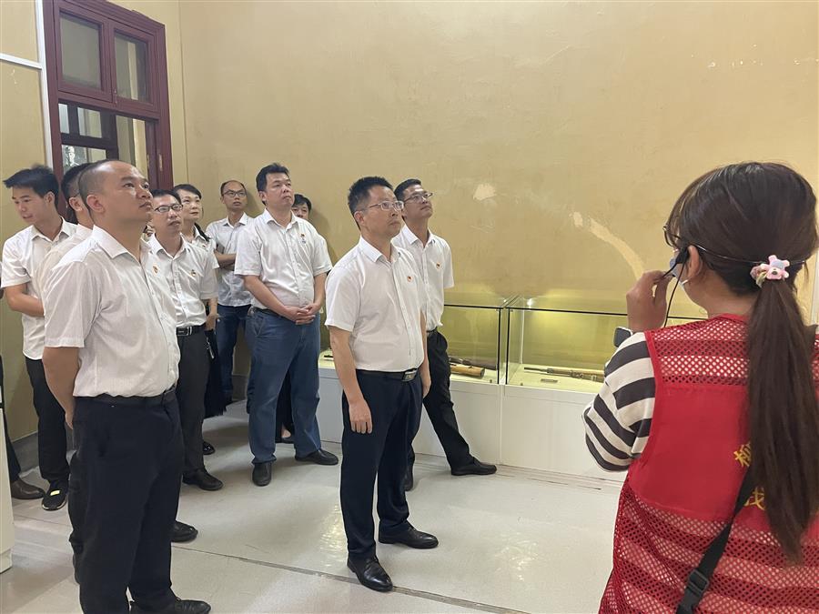 医生掀开奶罩边躁边狠狠躁视频