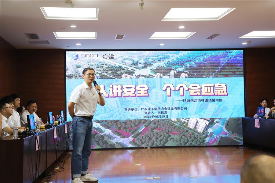 医生掀开奶罩边躁边狠狠躁视频
