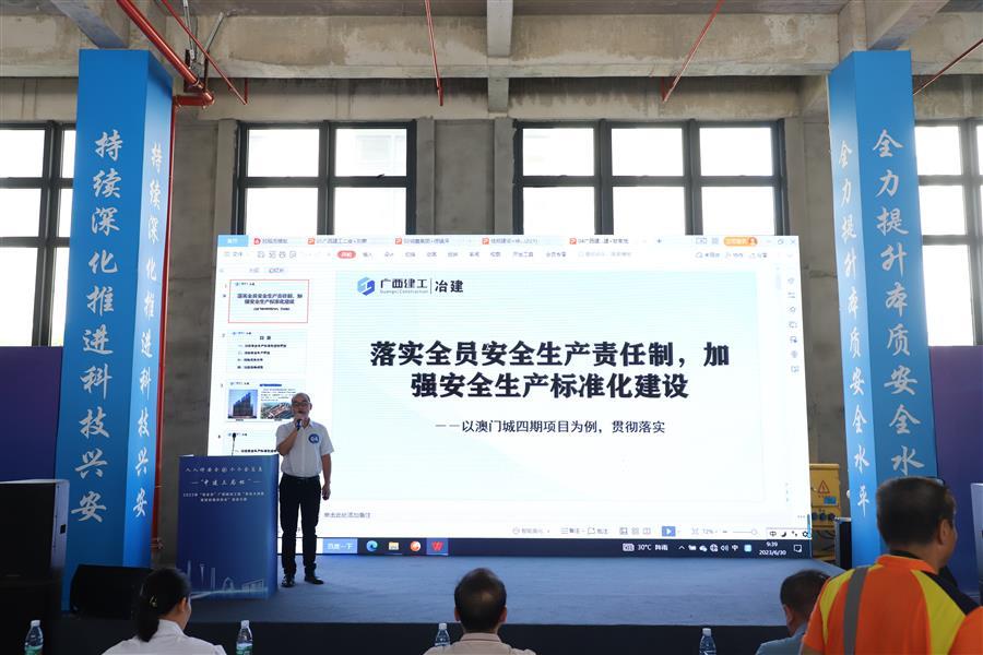 医生掀开奶罩边躁边狠狠躁视频