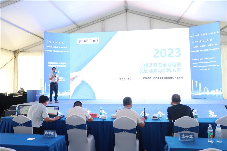 医生掀开奶罩边躁边狠狠躁视频