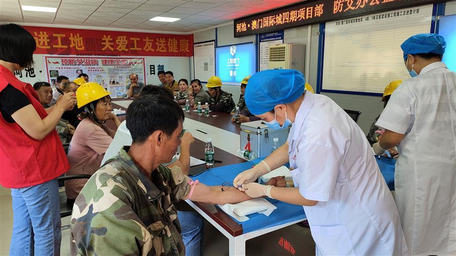 医生掀开奶罩边躁边狠狠躁视频