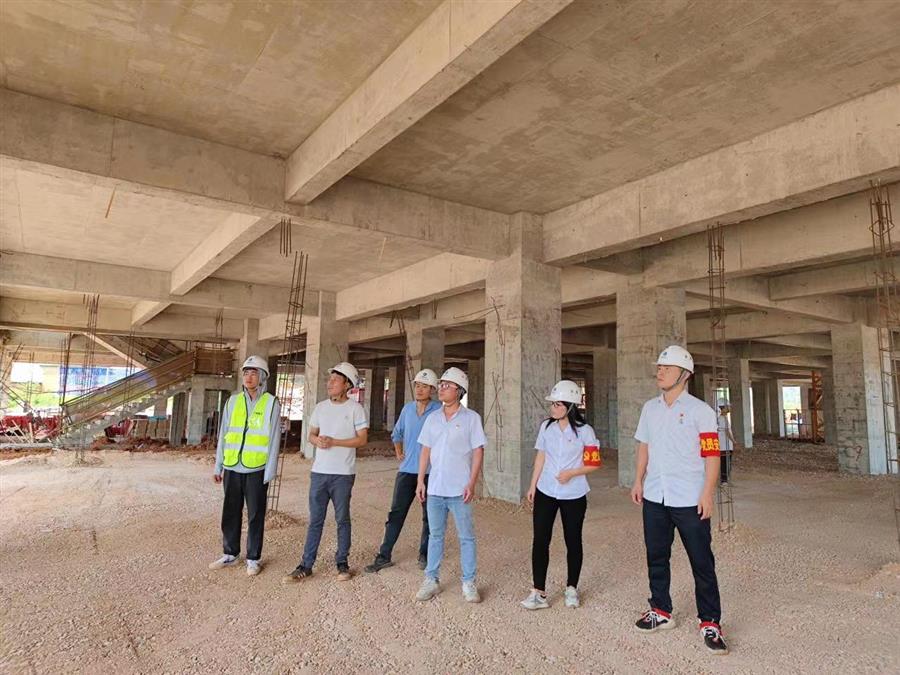 医生掀开奶罩边躁边狠狠躁视频