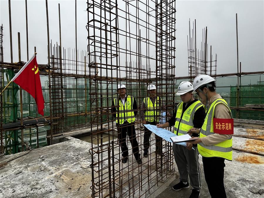 医生掀开奶罩边躁边狠狠躁视频