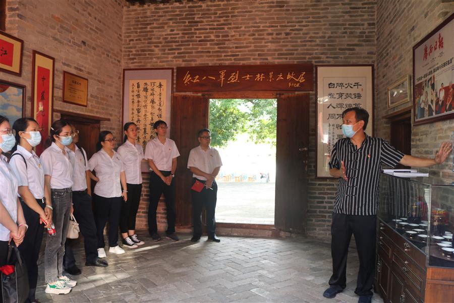 医生掀开奶罩边躁边狠狠躁视频