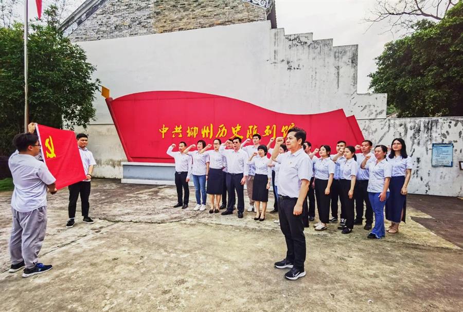 医生掀开奶罩边躁边狠狠躁视频