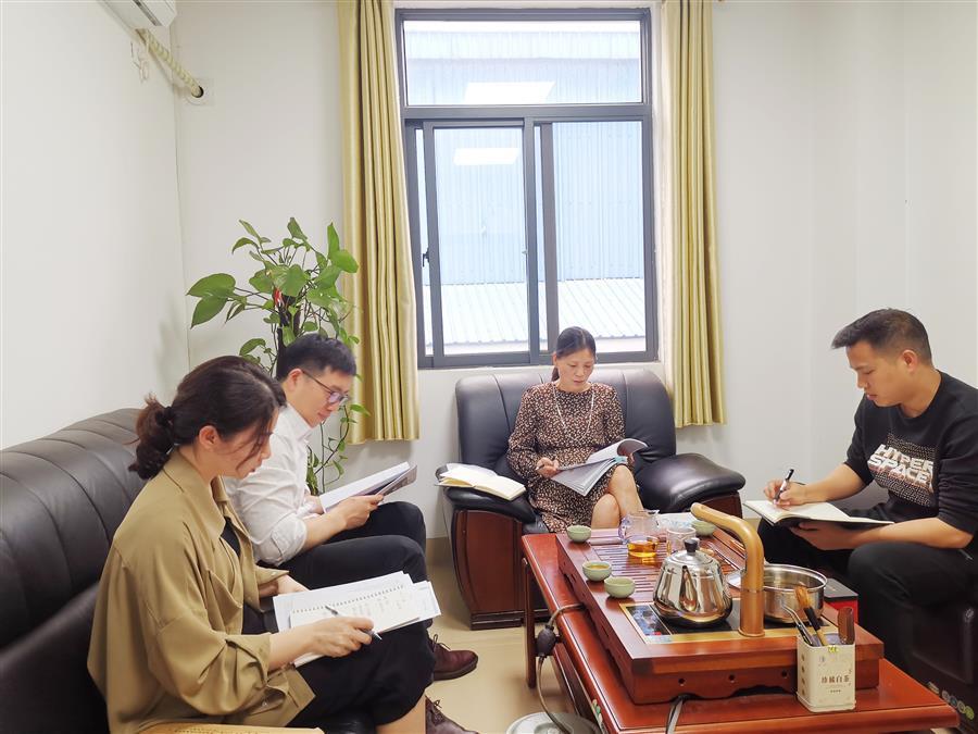 医生掀开奶罩边躁边狠狠躁视频