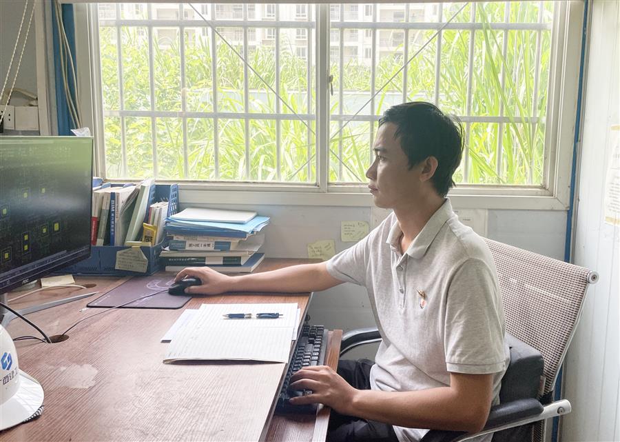 医生掀开奶罩边躁边狠狠躁视频