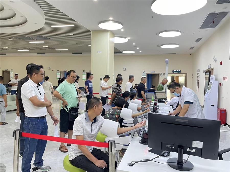 医生掀开奶罩边躁边狠狠躁视频