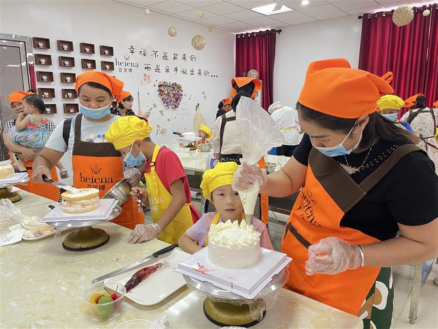 医生掀开奶罩边躁边狠狠躁视频