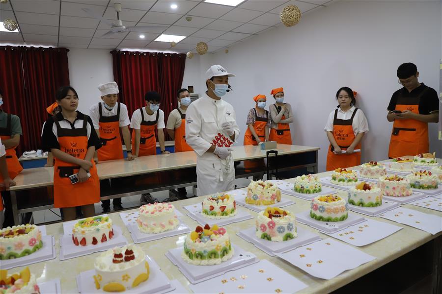 医生掀开奶罩边躁边狠狠躁视频