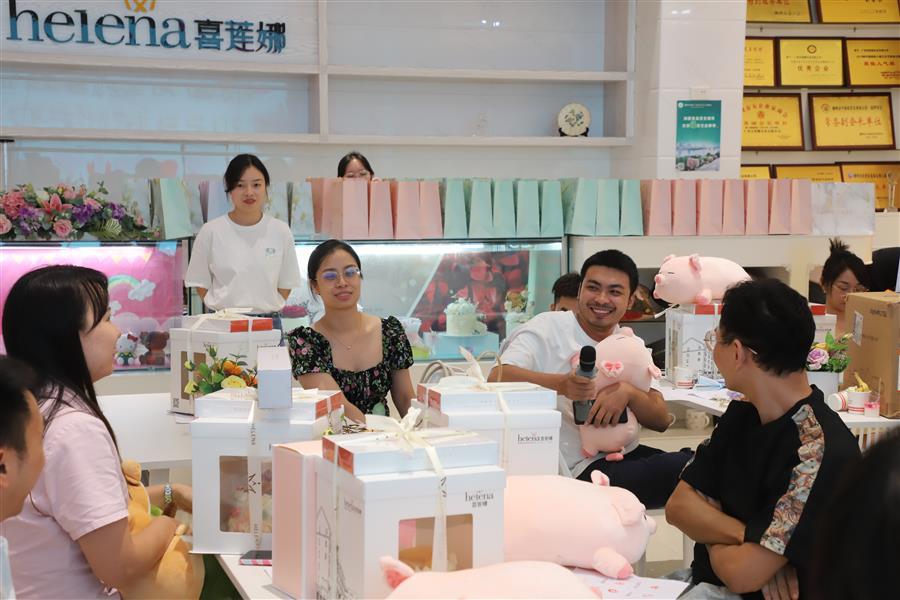 医生掀开奶罩边躁边狠狠躁视频