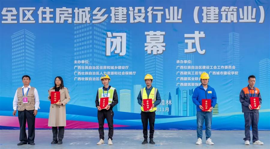 医生掀开奶罩边躁边狠狠躁视频