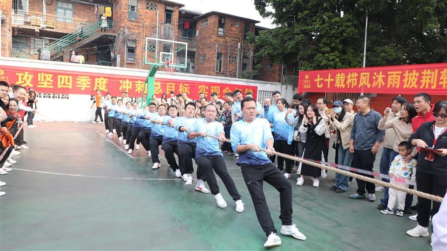 医生掀开奶罩边躁边狠狠躁视频