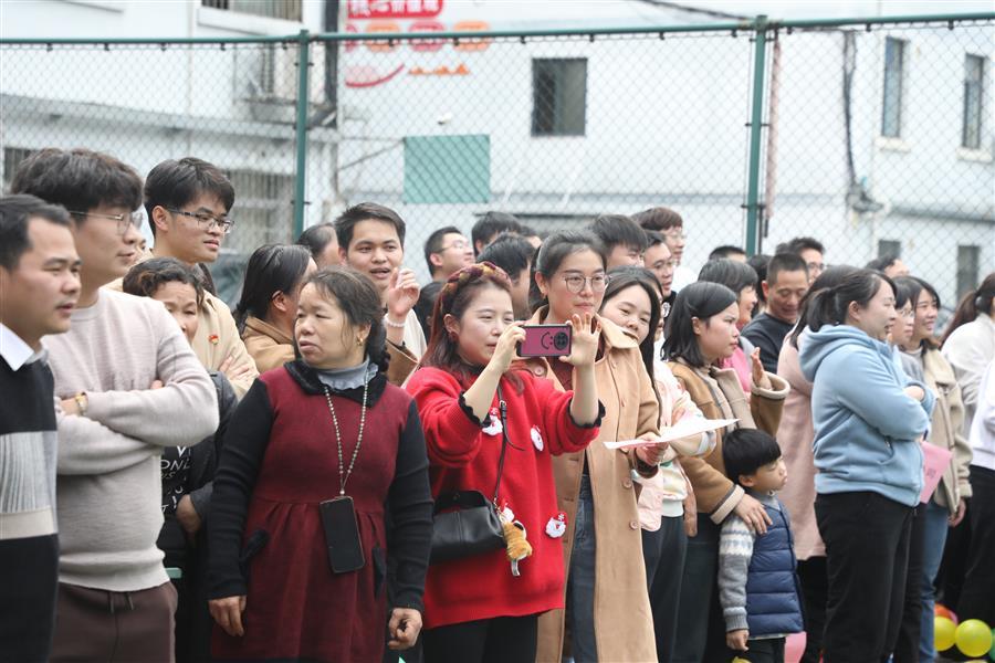 医生掀开奶罩边躁边狠狠躁视频