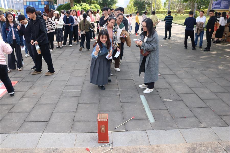 医生掀开奶罩边躁边狠狠躁视频