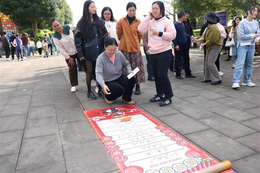 医生掀开奶罩边躁边狠狠躁视频