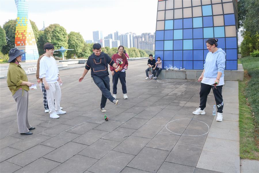 医生掀开奶罩边躁边狠狠躁视频