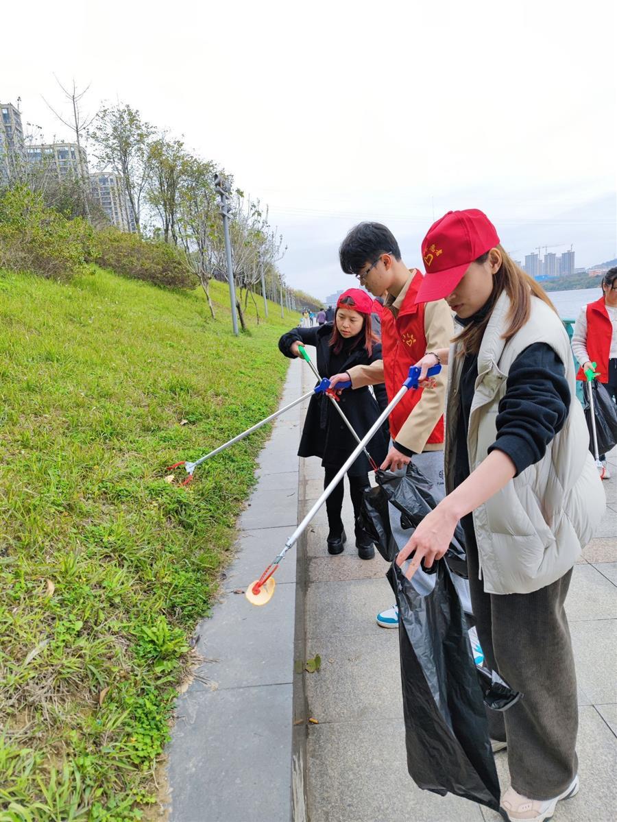 医生掀开奶罩边躁边狠狠躁视频