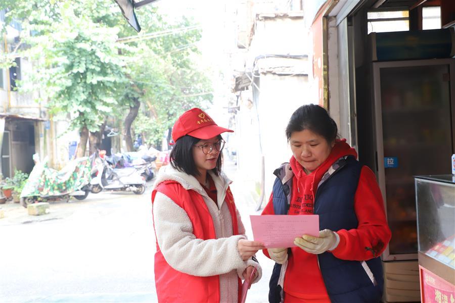 医生掀开奶罩边躁边狠狠躁视频