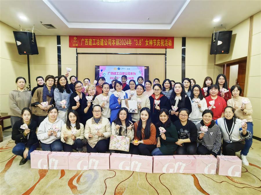 医生掀开奶罩边躁边狠狠躁视频