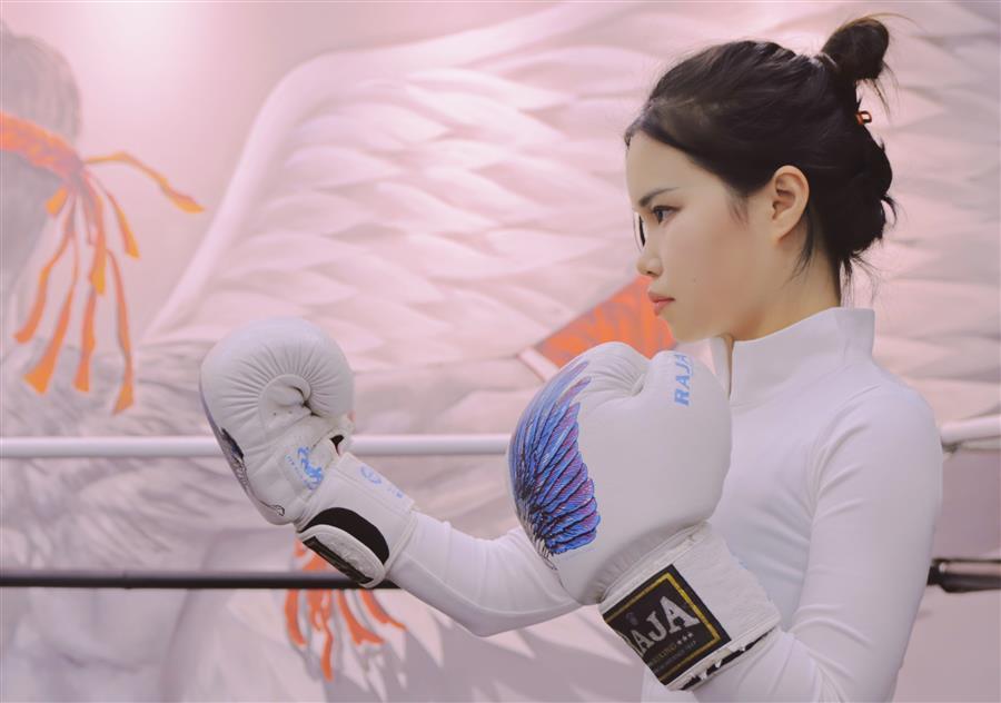 医生掀开奶罩边躁边狠狠躁视频