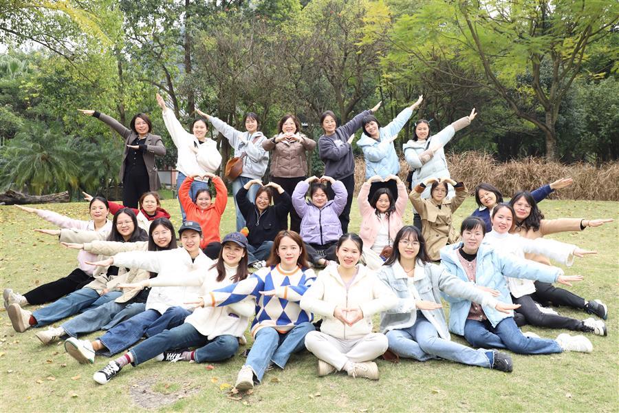 医生掀开奶罩边躁边狠狠躁视频