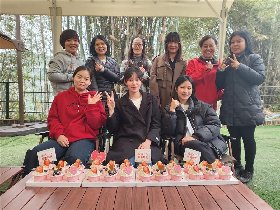 医生掀开奶罩边躁边狠狠躁视频