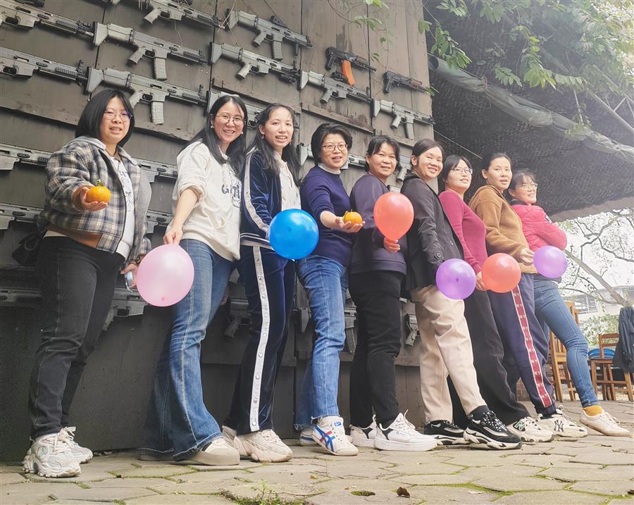 医生掀开奶罩边躁边狠狠躁视频