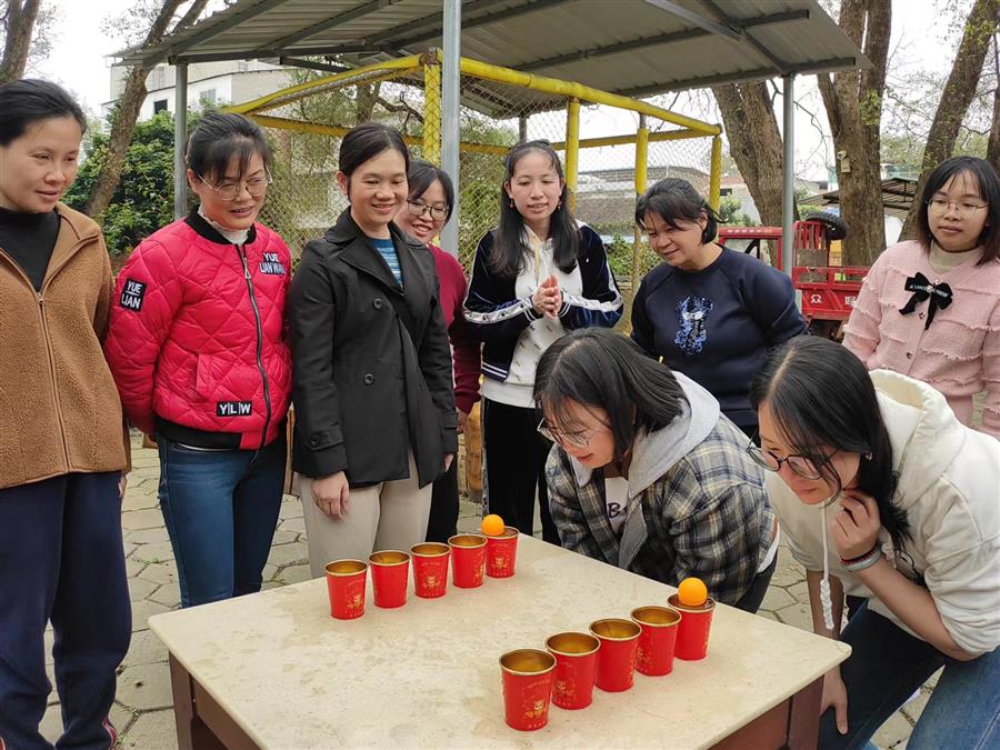 医生掀开奶罩边躁边狠狠躁视频