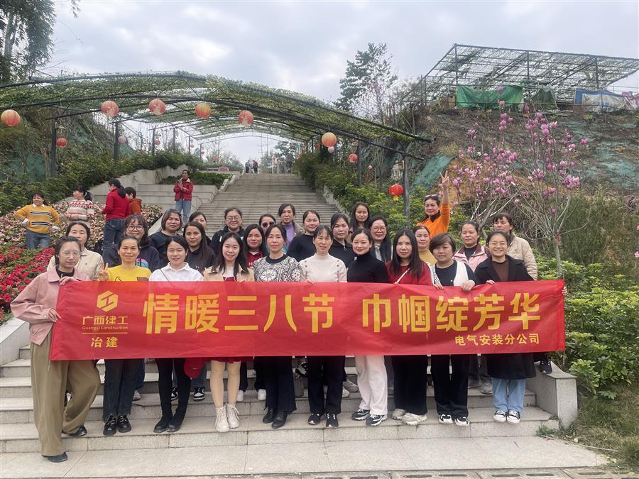 医生掀开奶罩边躁边狠狠躁视频