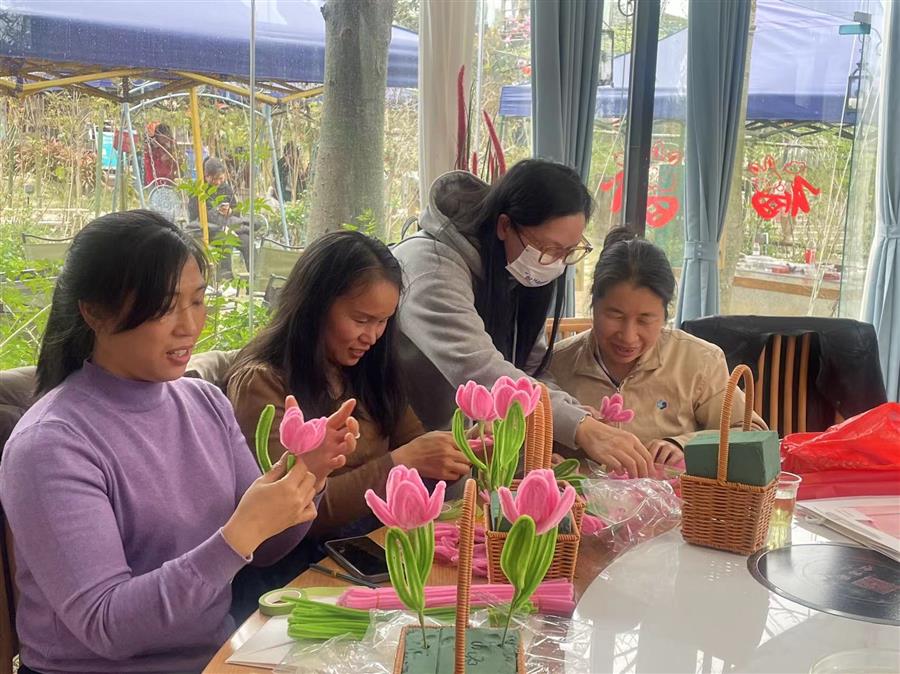 医生掀开奶罩边躁边狠狠躁视频