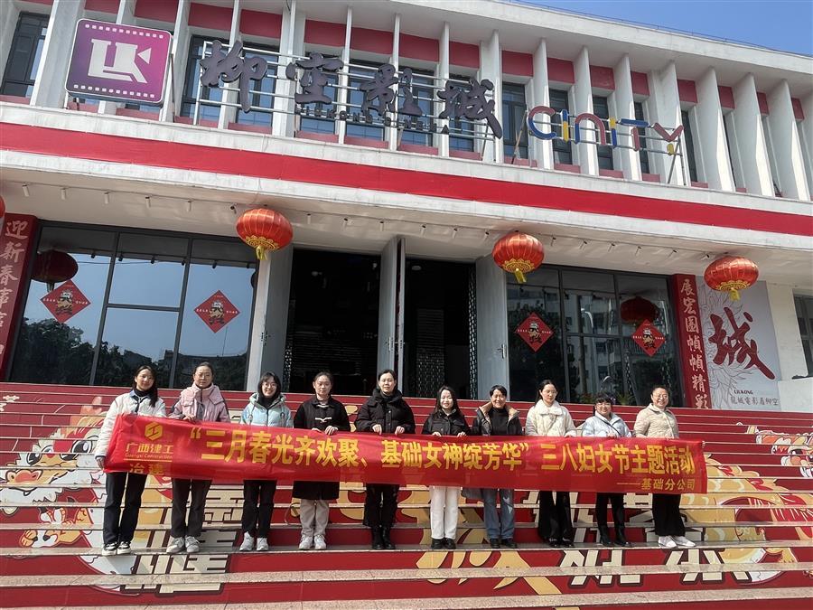 医生掀开奶罩边躁边狠狠躁视频