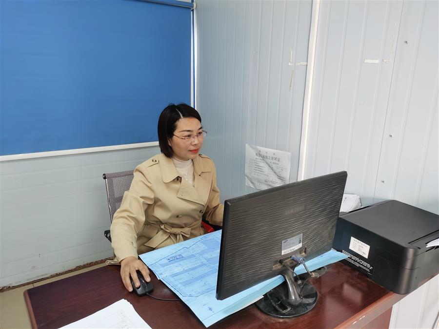 医生掀开奶罩边躁边狠狠躁视频