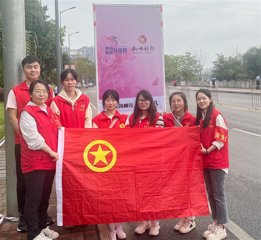 医生掀开奶罩边躁边狠狠躁视频