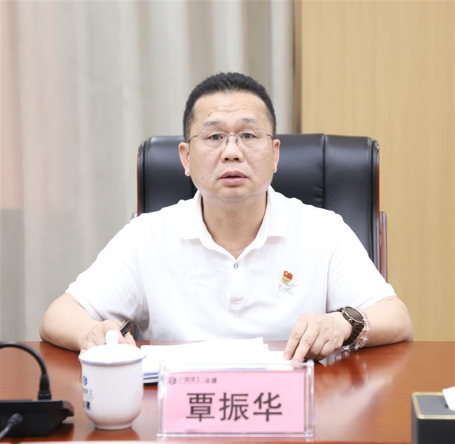 医生掀开奶罩边躁边狠狠躁视频