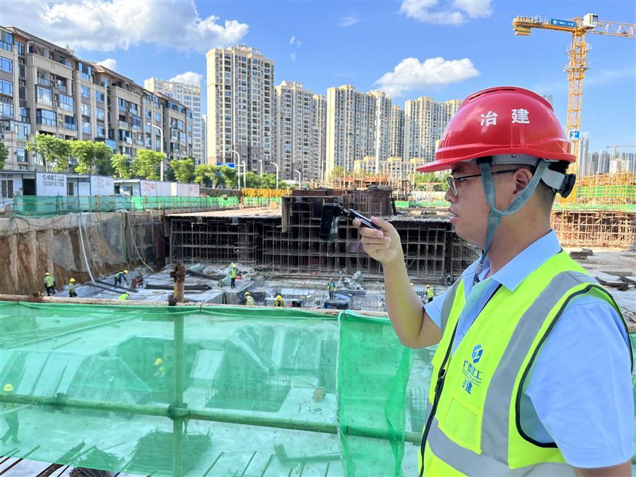 医生掀开奶罩边躁边狠狠躁视频