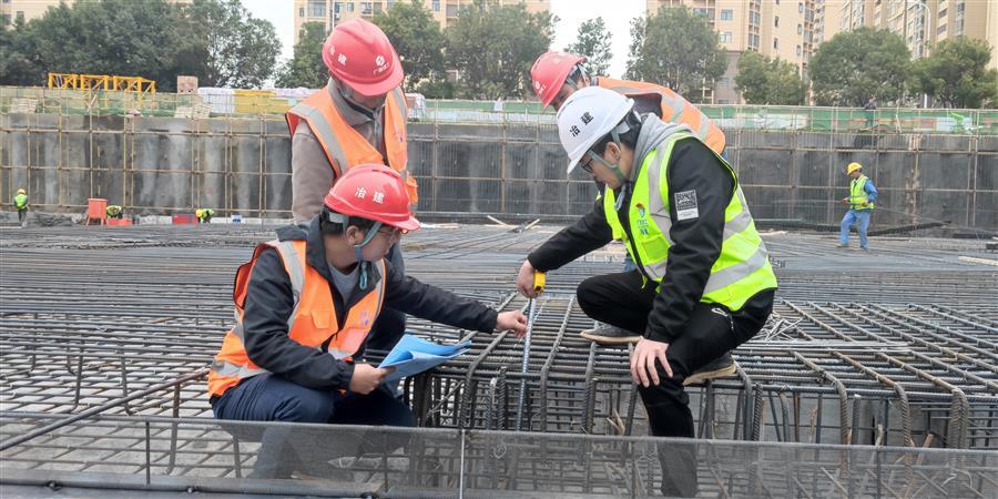 医生掀开奶罩边躁边狠狠躁视频