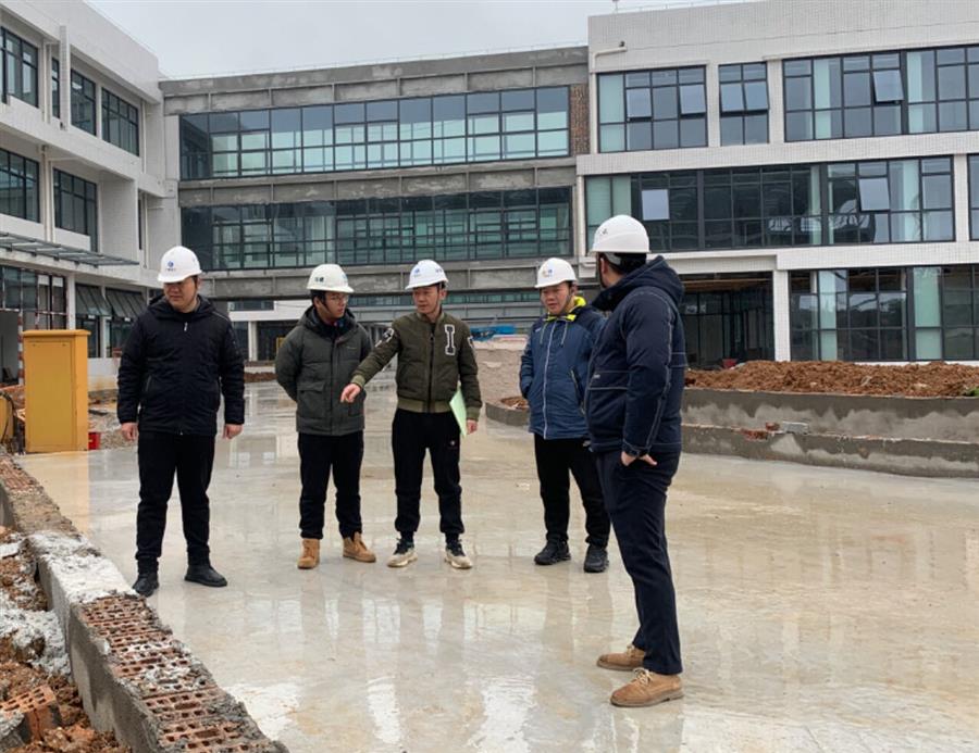 医生掀开奶罩边躁边狠狠躁视频