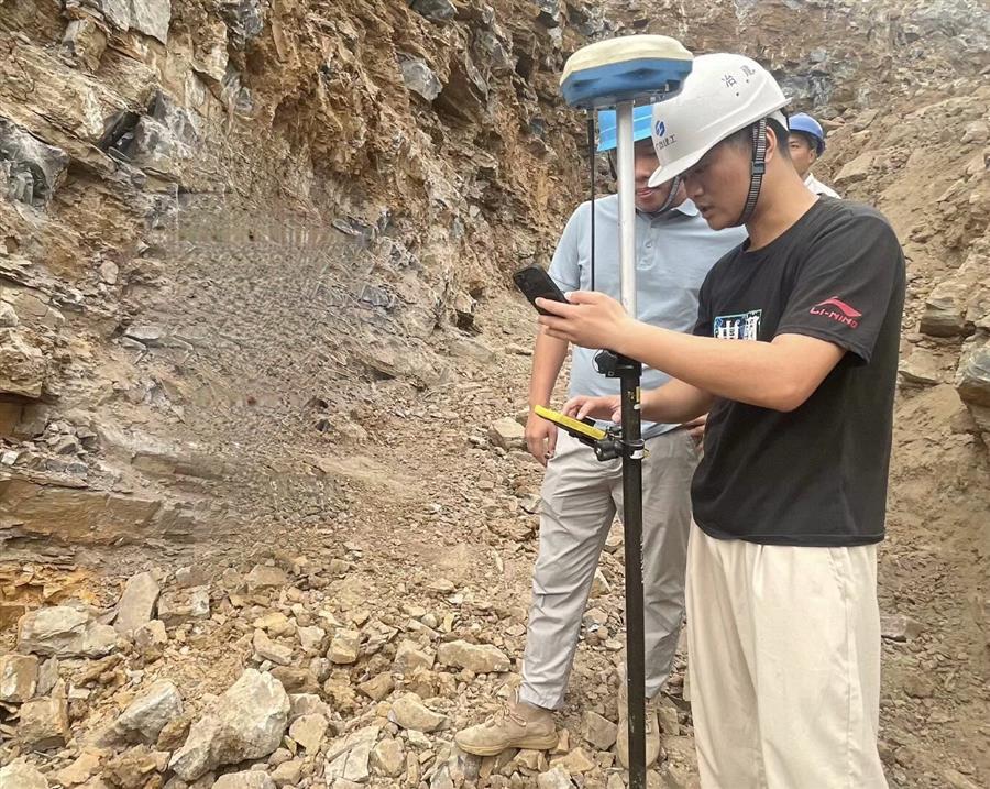 医生掀开奶罩边躁边狠狠躁视频