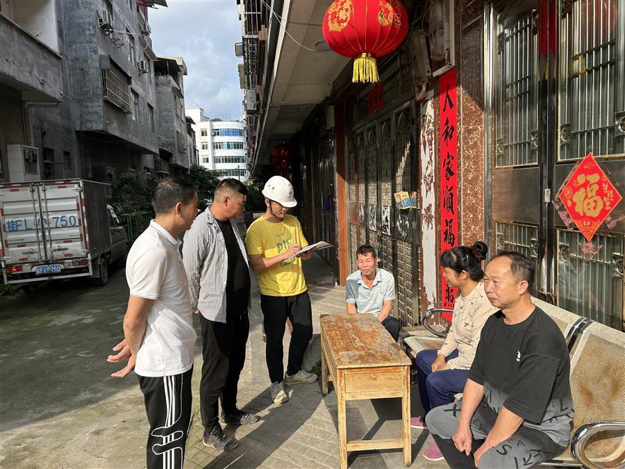 医生掀开奶罩边躁边狠狠躁视频