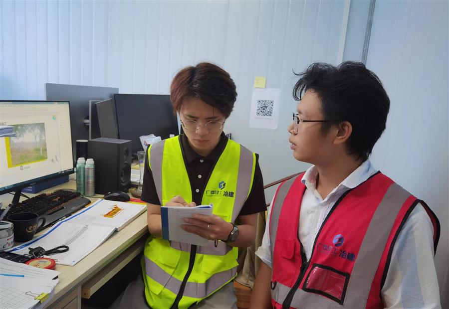 医生掀开奶罩边躁边狠狠躁视频