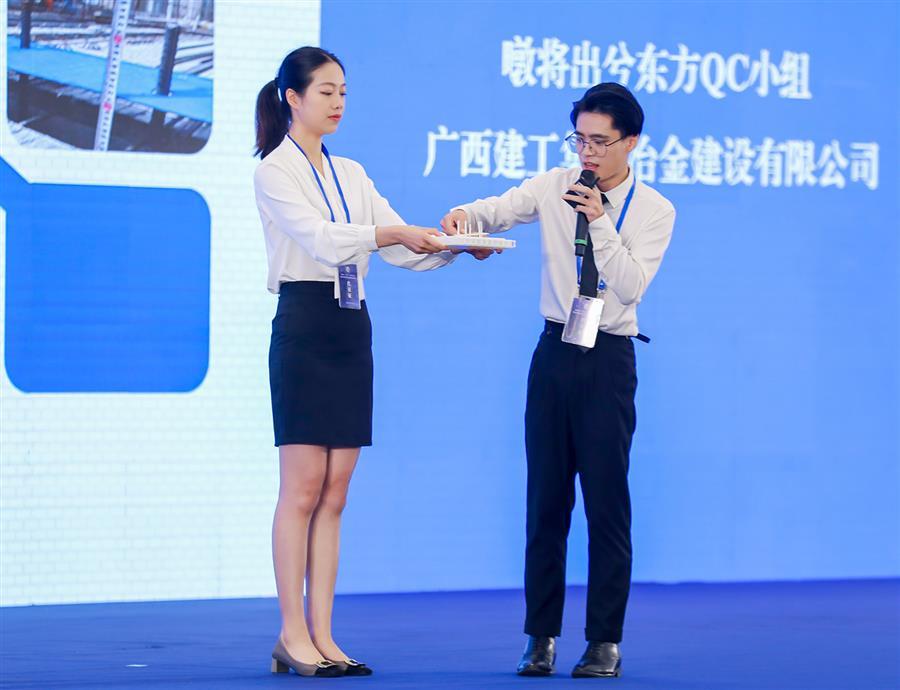 医生掀开奶罩边躁边狠狠躁视频