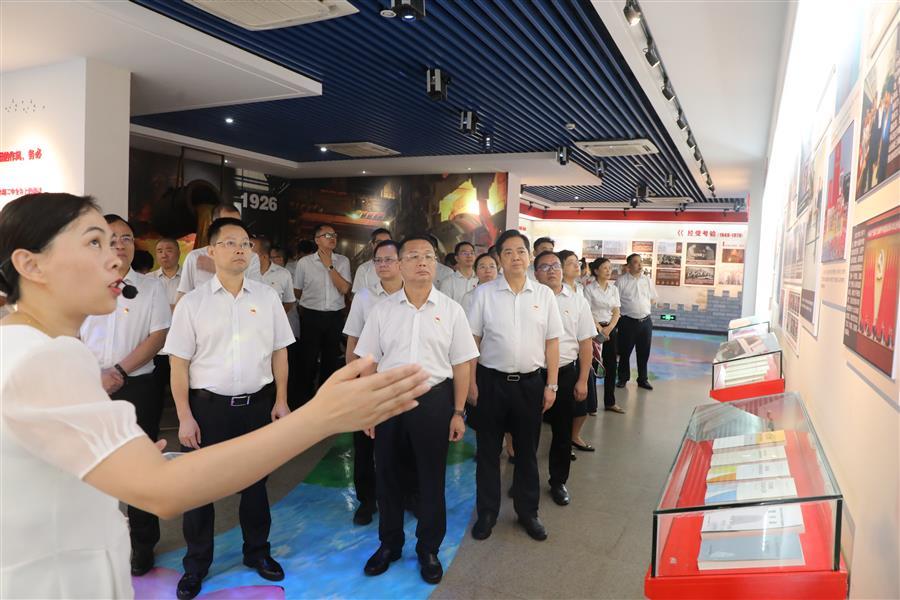 医生掀开奶罩边躁边狠狠躁视频