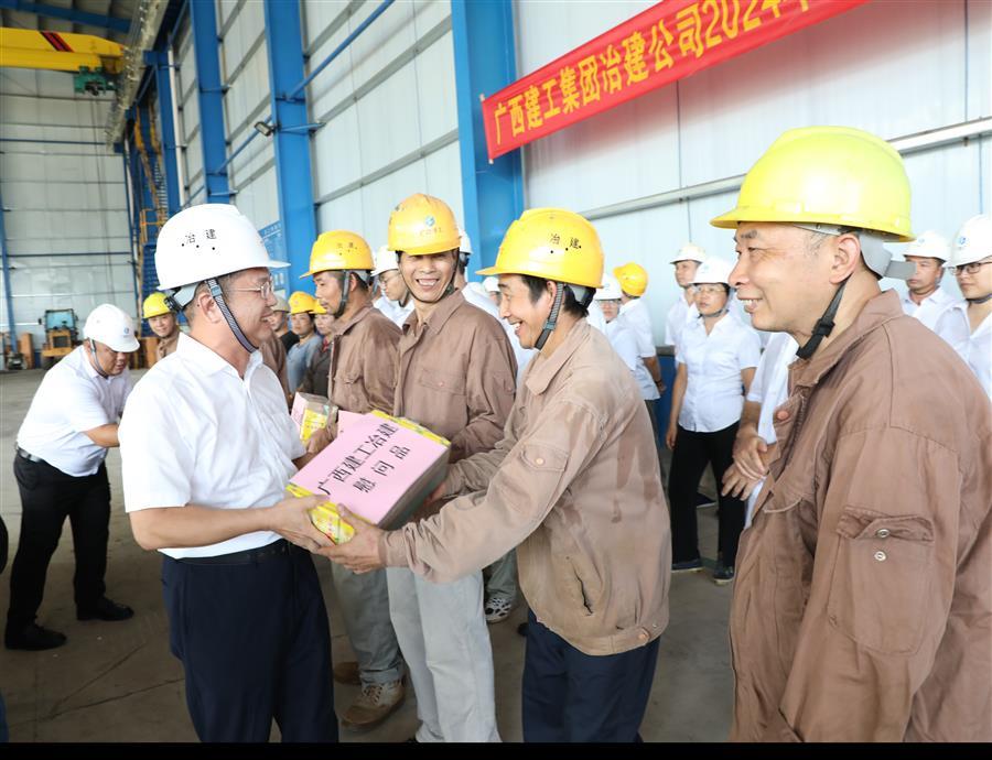 医生掀开奶罩边躁边狠狠躁视频