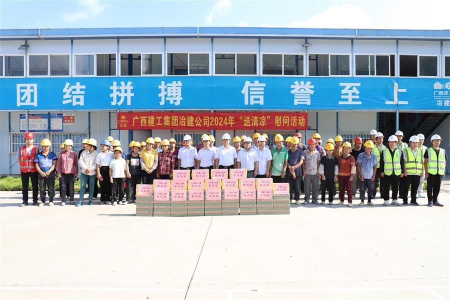 医生掀开奶罩边躁边狠狠躁视频